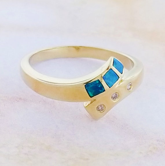 14k Yellow Gold Vintage Opal and Diamond Ring - image 7