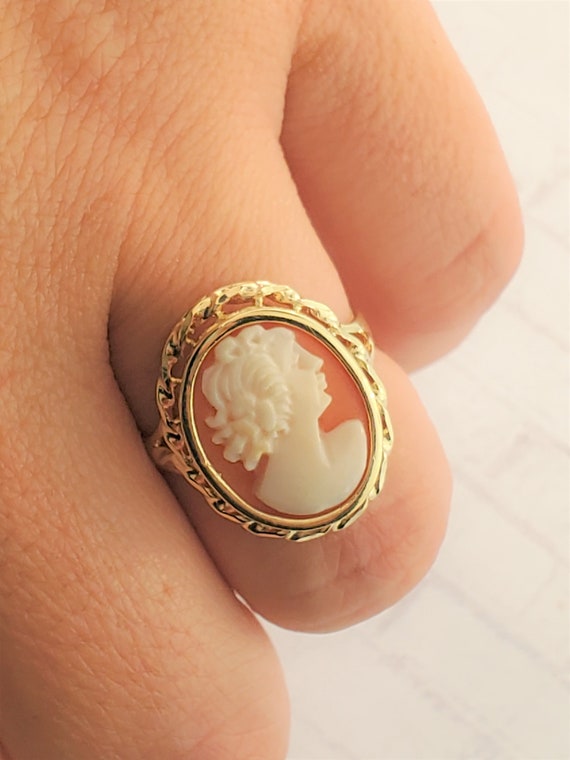 14k Yellow Gold Vintage Cameo Ring - image 8