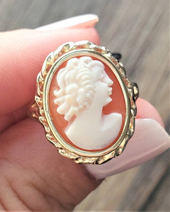 14k Yellow Gold Vintage Cameo Ring - image 1