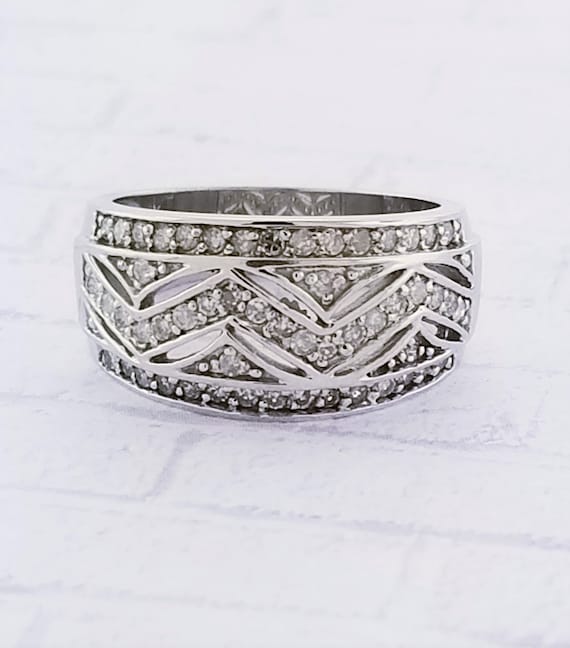 10k White Gold Filigree Diamond Band