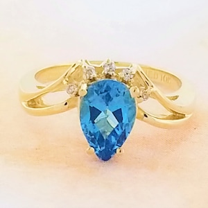 10k Yellow Gold Vintage Blue Topaz and Diamond Ring
