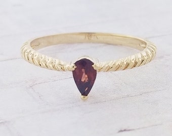 14k Yellow Gold Garnet Ring