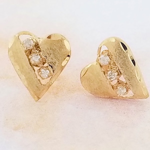 14k Yellow Gold Vintage Heart Stud Earrings with Diamond