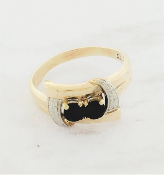 10k Yellow Gold Vintage Ladies Sapphire Ring - image 2