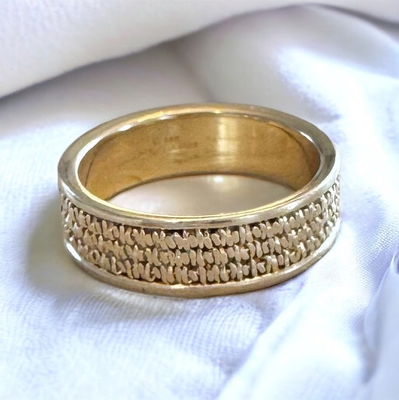 14k Yellow Gold Vintage Band with Textured Design - image 5