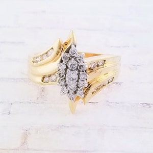 Anello vintage con diamanti a grappolo in oro giallo 14k