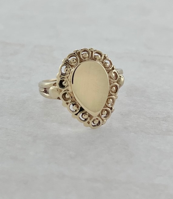 10k Yellow Gold Vintage Signet Ring