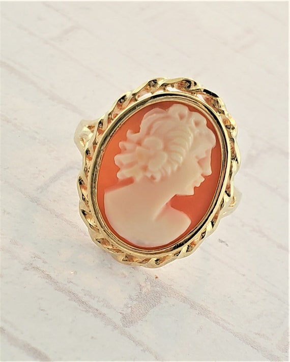 14k Yellow Gold Vintage Cameo Ring - image 2