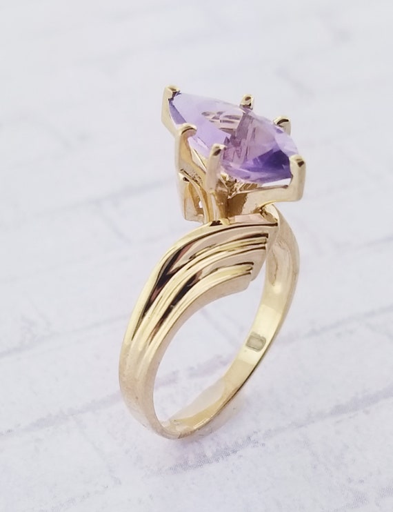 10k Yellow Gold Vintage Amethyst Solitaire Ring - image 9