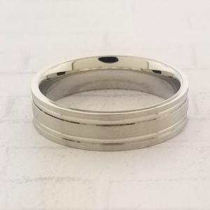 Men&#39;s Polished Stainless Steel Wedding Band