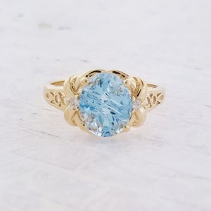 Oro amarillo de 14k Vintage Topacio azul y anillo de diamantes