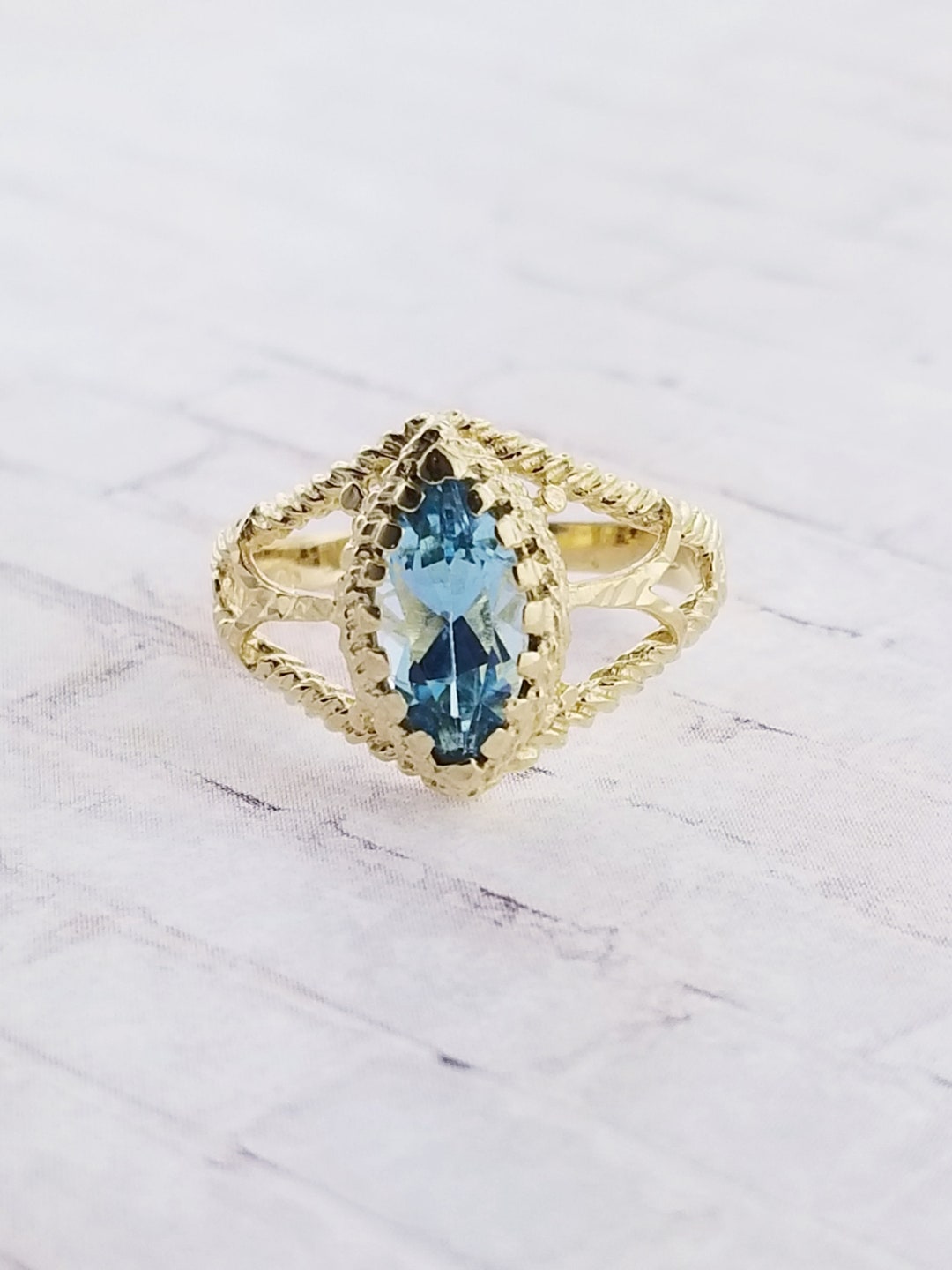 Ohrhänger Aus 333 Gelbgold, Blautopas & Zirkonia