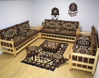 Tapis marron avec banc en bois fait main, ensemble de meubles de jardin en pin, décoration de salon, coussin kilim, pouf ottoman, majlis du Yémen, banc