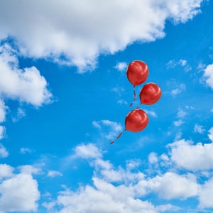 Ballons im Himmel Postkarte