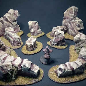 Conjunto de terreno disperso 'Ruínas de Obelisco' de 7 peças para jogos de mesa - Mapa de batalha de D&D / Wargaming - Afloramentos Rochosos