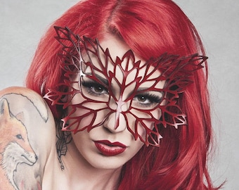 Lacy Leaf Leather Mask in Red