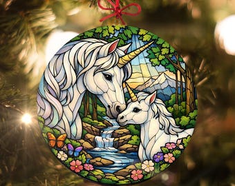 Einhorn-Baby und Mama: Weihnachtsschmuck im Buntglas-Stil - Hergestellt aus echtem Glas