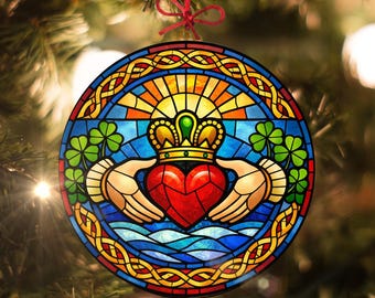 Claddagh: Weihnachtsverzierung im Buntglasstil - Hergestellt aus echtem Glas
