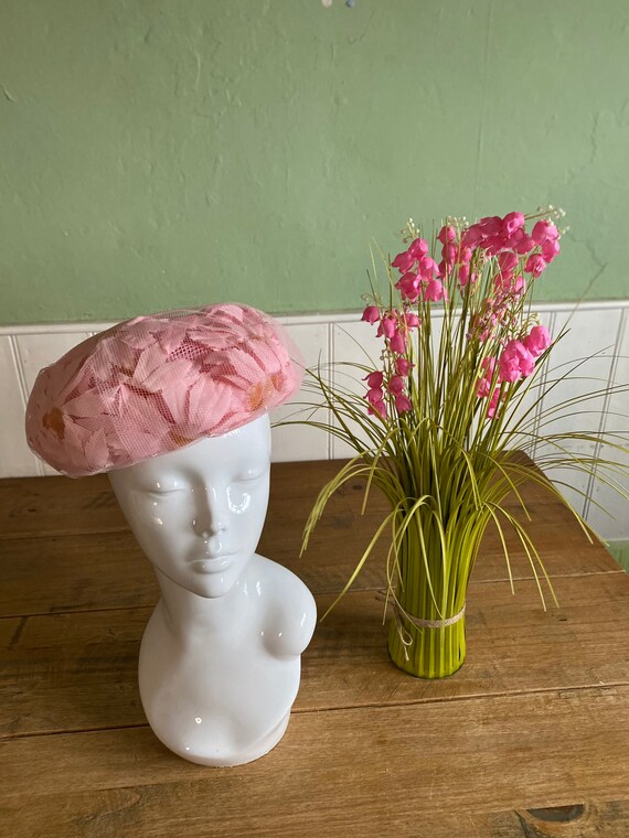 1960s pillbox daisy hat