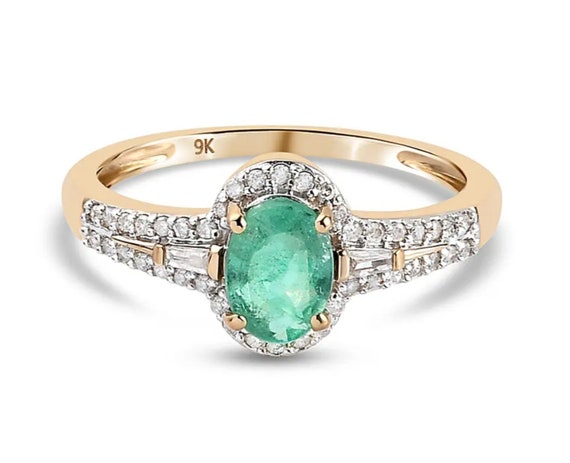 Stunning Boyaca Colombian Emerald & Diamonds 9Ct Yellow Gold Ring.