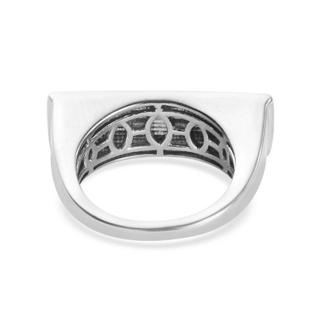 Beautiful Signet Ring in Italian Sterling Silver & Platinum Plated.