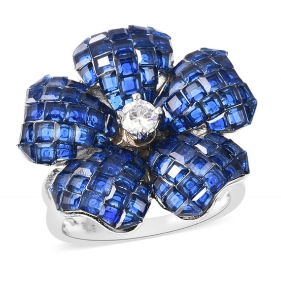 Stunning Floral AA Zirconias Cluster Platinum Vermeil Ring.