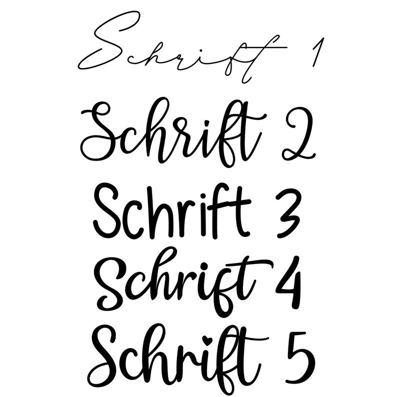 Pode incluir: Cinco estilos de fonte manuscritos diferentes da palavra "Schrift" em tinta preta sobre fundo branco. A palavra "Schrift" &eacute; alem&atilde;o para "fonte".
