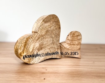 Personalisiertes Herz mit Gravur aus Mangoholz