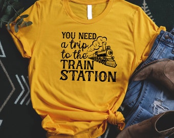 Necesitas un viaje a la camisa de la estación de tren, camisa de Yellowstone, camisa de Beth Dutton, regalos de Yellowstone, camisa de Dutton Ranch, regalos de tren