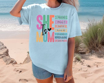 Lei è mamma camicia, camicia per la festa della mamma, regalo per la festa della mamma, camicia per la mamma, maglietta per la mamma, regalo per la mamma, vita della mamma, maglietta per la mamma, camicia per la nuova mamma, regalo per la mamma