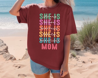 Lei è mamma camicia, camicia per la festa della mamma, regalo per la festa della mamma, camicia per la mamma, maglietta per la mamma, regalo per la mamma, vita della mamma, maglietta per la mamma, camicia per la nuova mamma, regalo per la mamma