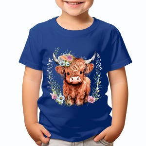 Adorable Highland Cow T-Shirt With Colorful Floral Design Cute Cartoon Animal Tee Friendly Gift #T490 immagine 6