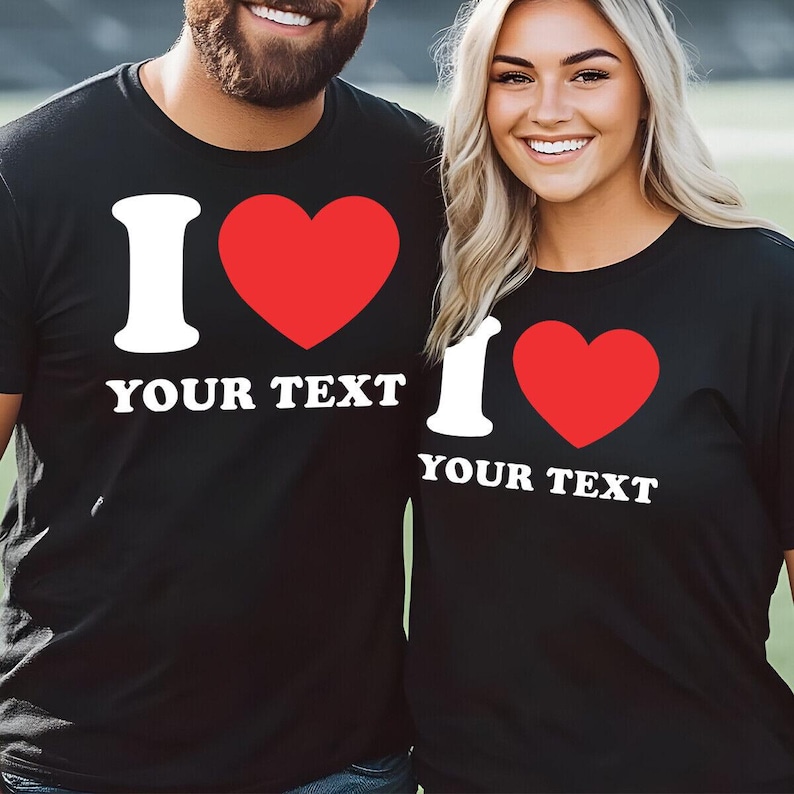 Camiseta personalizada con la frase "Te amo" / Nombre y texto personalizables / Diseño de corazón rojo / Regalo personalizado para el día de San Valentín para parejas, amigos o familiares imagen 8