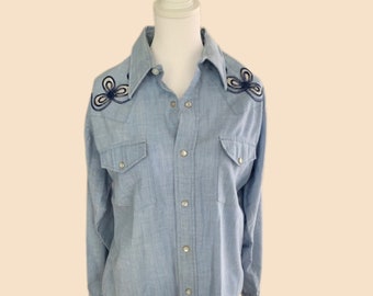 Vintage Western Style Snap Button Shirt with Detailing