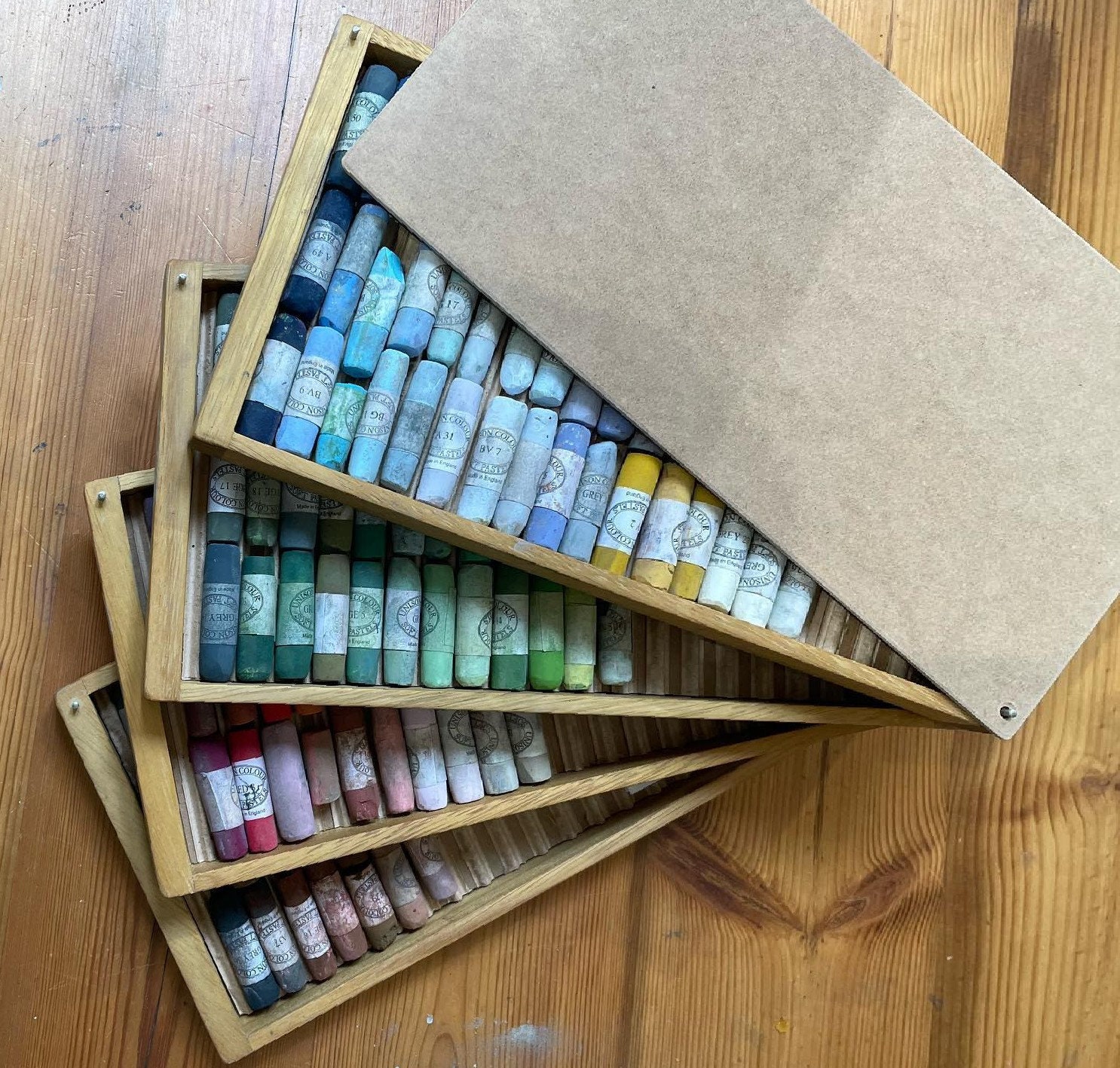 Travel Pastel Box (Holds 140 pastels and pastel art supplies