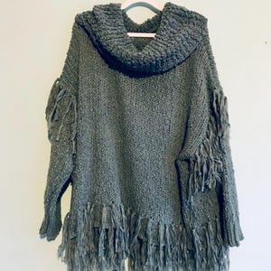 Women&#39;s Sweater in Petrol