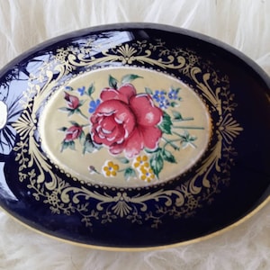 Vintage Bonboniere Jewelry Box made of Porcelain with Flowers (Hand Painted) and Gold Decor 70s