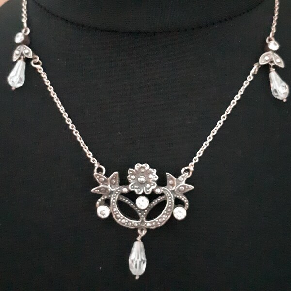 Vintage Antique looking Silver 925 Marquise Style with Crystals and Diamante embellishments. Necklace
