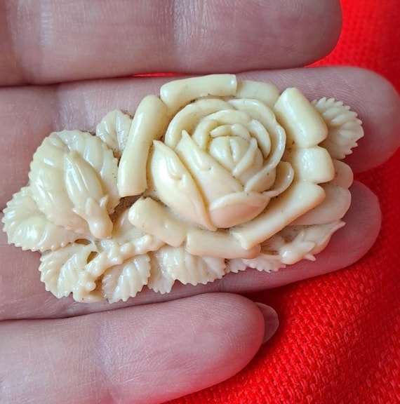 Vintage Celluloid Art Deco 3D carved 40s Rose broo