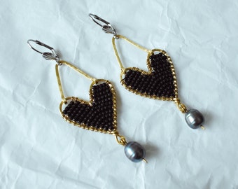 Beaded heart earrings, Black heart dangle earrings for woman with pearl drop, Statement beaded handmade jewelry bohemian style