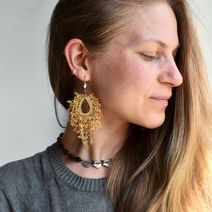 Tassel earrings gold for women, Fringe earrings handmade with beads, Dainty bohemian chandelier earrings, Unique designer jewelry for her zdjęcie 6