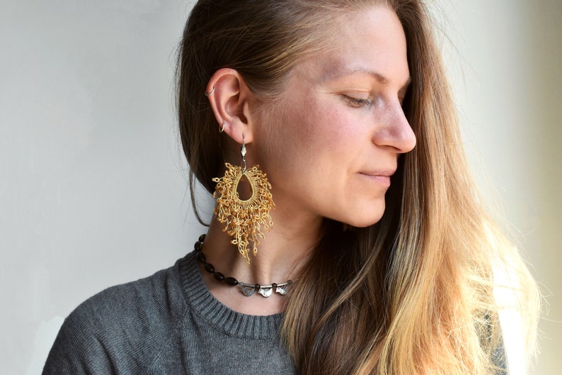 Tassel earrings gold for women, Fringe earrings handmade with beads, Dainty bohemian chandelier earrings, Unique designer jewelry for her zdjęcie 6