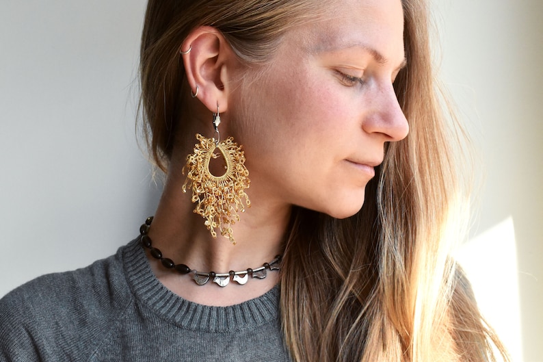 Tassel earrings gold for women, Fringe earrings handmade with beads, Dainty bohemian chandelier earrings, Unique designer jewelry for her zdjęcie 4