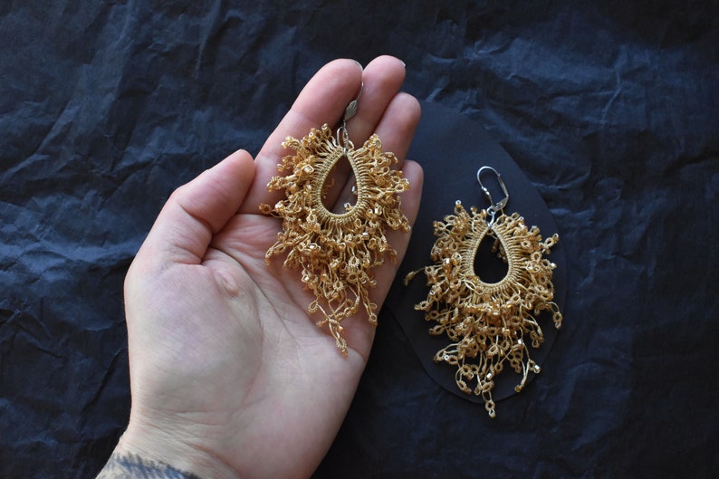 Tassel earrings gold for women, Fringe earrings handmade with beads, Dainty bohemian chandelier earrings, Unique designer jewelry for her zdjęcie 8