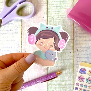 Adesivo fustellato con tenero gatto lucido e coccole, adesivo kawaii doodle, illustrazione dolce e accogliente per planner e deco