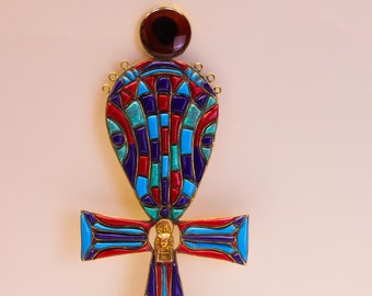 Forntida egyptisk livsnyckel Ankh med Sekhmet-gudinnan och naturliga ädelstenar, tillverkad i Egypten med omsorg och kärlek