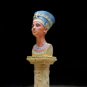 Spectacular Queen Nefertiti - One Of A Kind - Made In Egypt