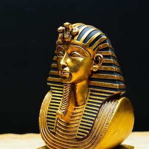 Spectacular King Tutankhamun -king Tutankhamun&#39;s statue - handcrafted Egyptian statues - made in Egypt with care and love