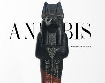 Forntida egyptisk gud Anubis, gud av livet efter detta, Anubis-statyett egyptisk konst.