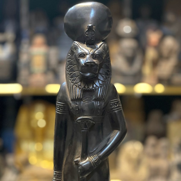 古代エジプトのセクメト女神、重厚な石で作られたセクメト女神像。